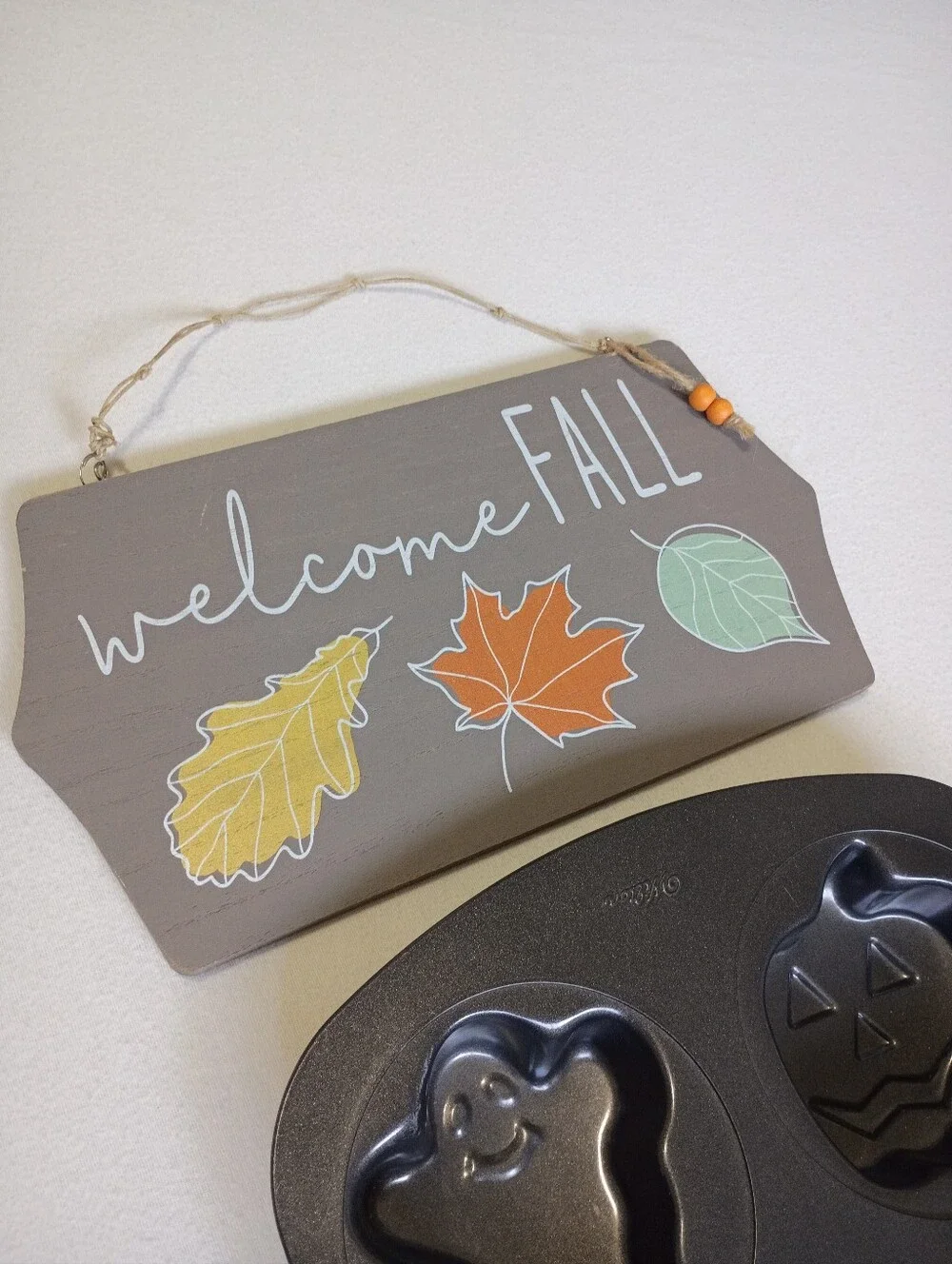 Wilton 6-Cavity Ghost Pumpkin Non-Stick Baking Pan Lot with Fall Welcome Sign